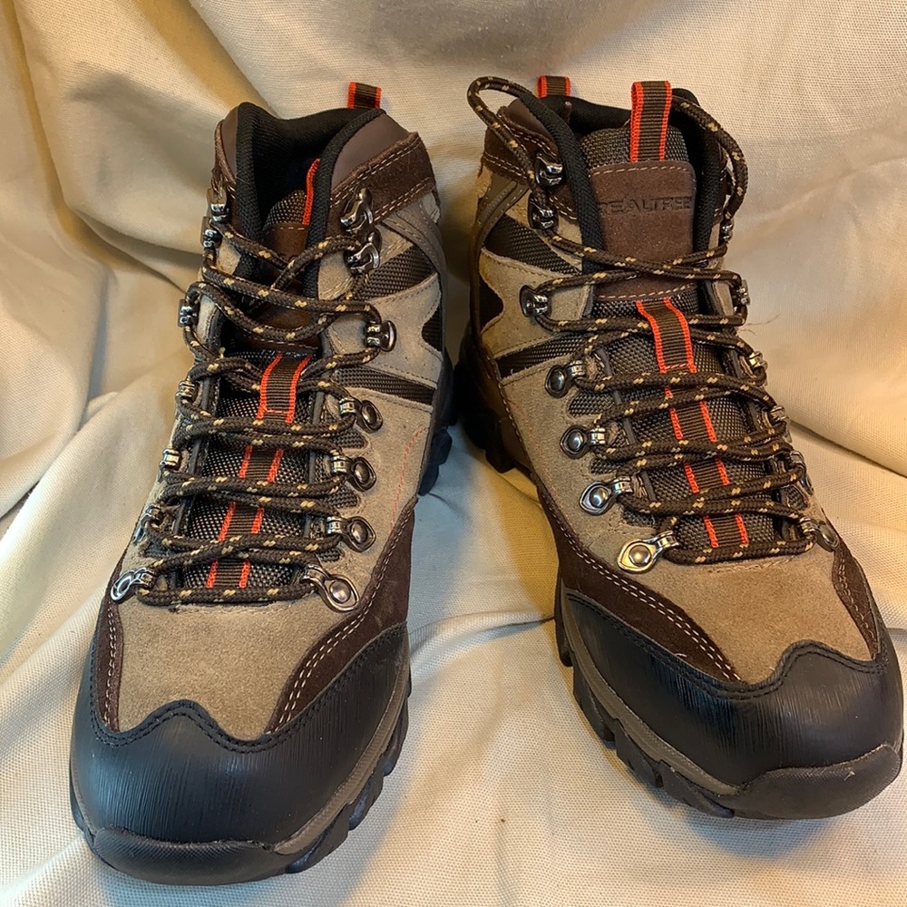 NWOT Realtree leather high hiking boots